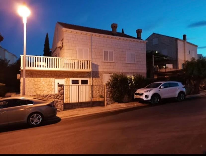 Aida Apartments And Rooms For Couples And Families Free Parking Дубровник Екстериор снимка
